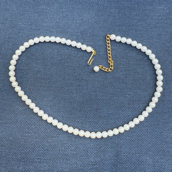 Vintage Designer Napier Faux Pearl Necklace With Gold-Tone Clasp - Picture 4 of 7